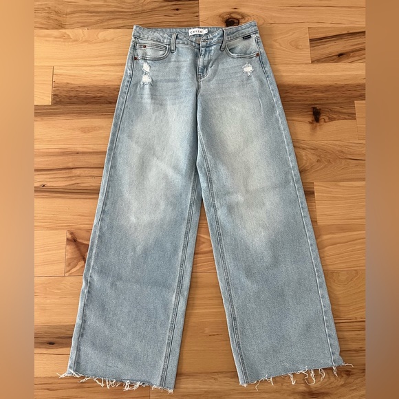 Like new / worn once. Cello wide leg jeans. - Picture 3 of 4